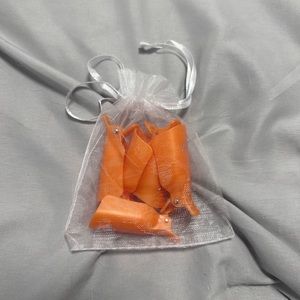 10 Nail polish remover clips